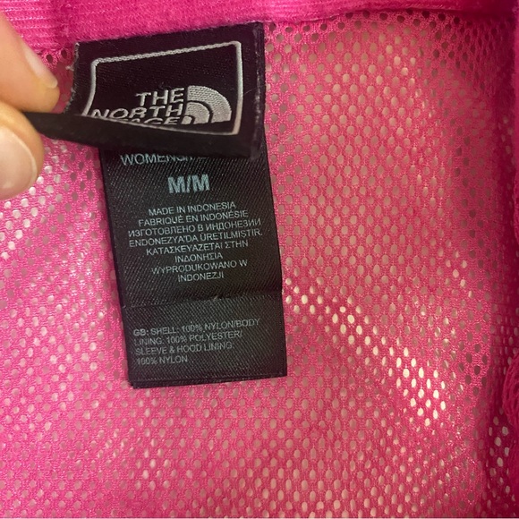THE NORTH FACE Hooded Hyvent Lightweight Breast Cancer Awareness Resolve Jacket - Picture 6 of 14